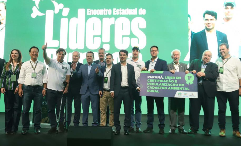 Foto de autoridades em evento