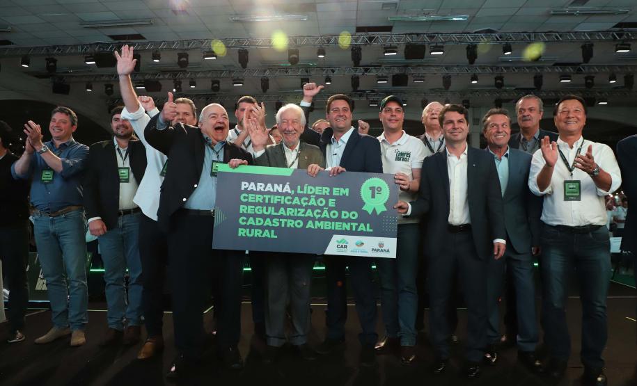 Foto de autoridades em evento