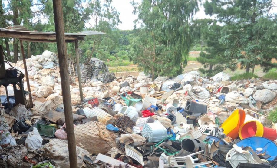 Operação em Laranjeiras do Sul aplica R$ 50 mil em multas por depósitos irregulares