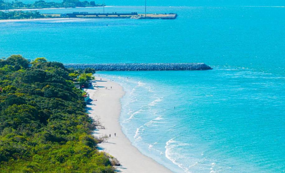 Foto de obras do Molhe de Pontal do Paraná
