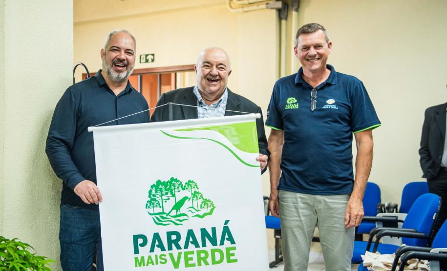 Estado entrega dez Planos de Manejo e mais 19 caminhonetes para ações ambientais