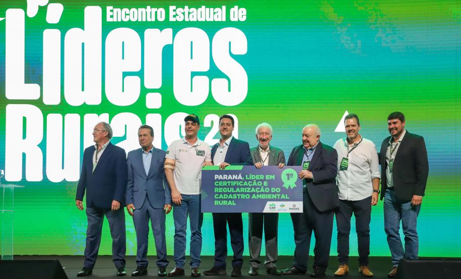 Foto de autoridades em evento