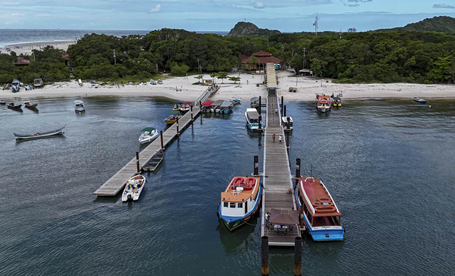 Com saneamento e inovações no acesso, Ilha do Mel ganha mais turistas e já projeta o futuro