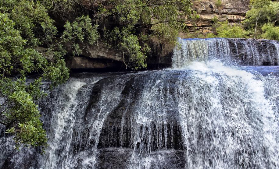 Verão na natureza: 5 cachoeiras para conhecer nas Unidades de Conservação do Paraná