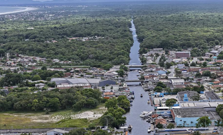 Com saneamento e inovações no acesso, Ilha do Mel ganha mais turistas e já projeta o futuro