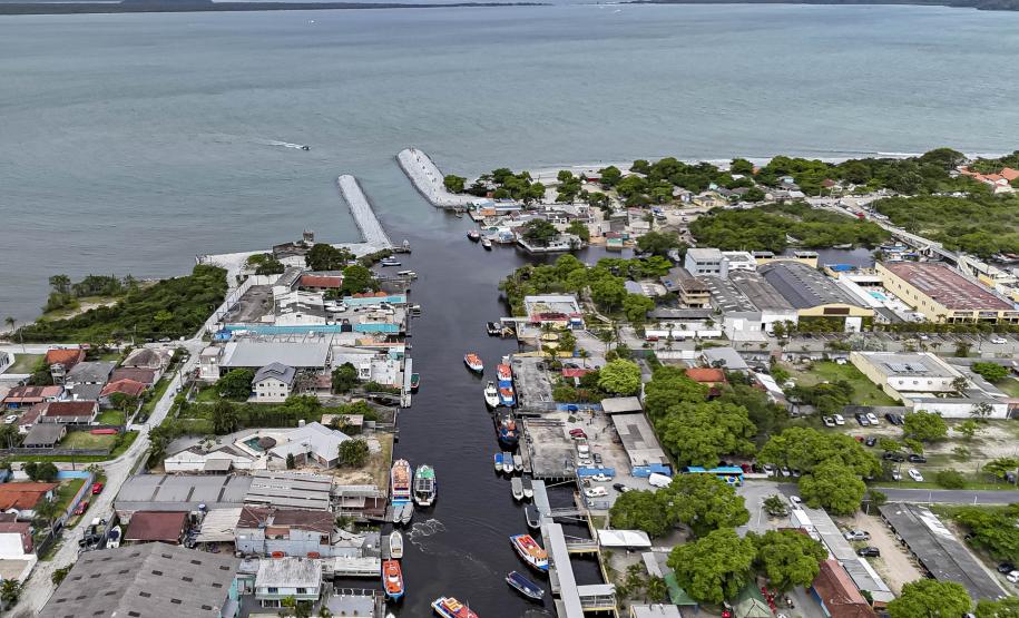 Com saneamento e inovações no acesso, Ilha do Mel ganha mais turistas e já projeta o futuro