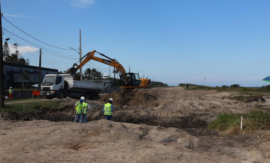 Foto de obras da orla de Pontal do Paraná