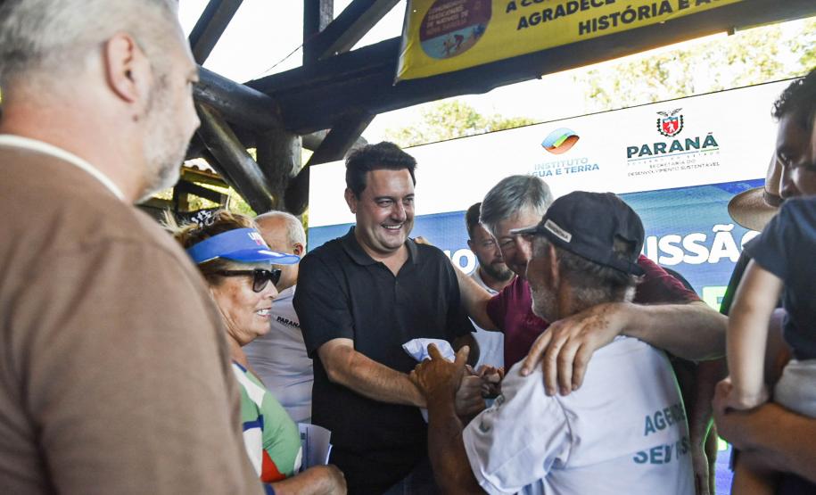 Governo entrega praça de alimentação e regularização fundiária para famílias da Ilha do Mel