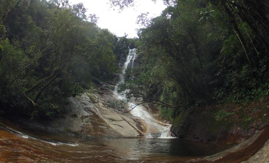 Verão na natureza: 5 cachoeiras para conhecer nas Unidades de Conservação do Paraná