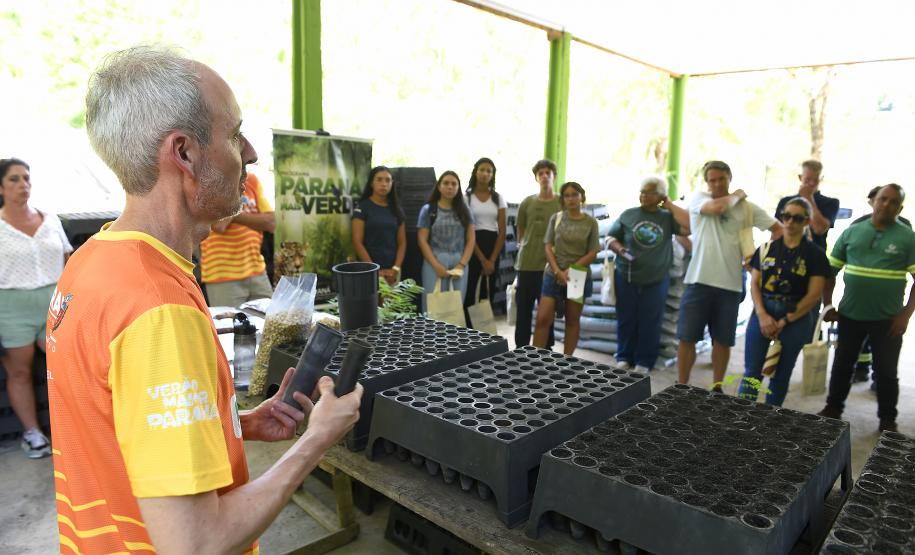 Foto de ação educativa do Um dia no Viveiro