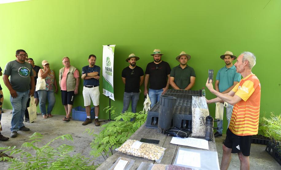 Foto de ação educativa do Um dia no Viveiro