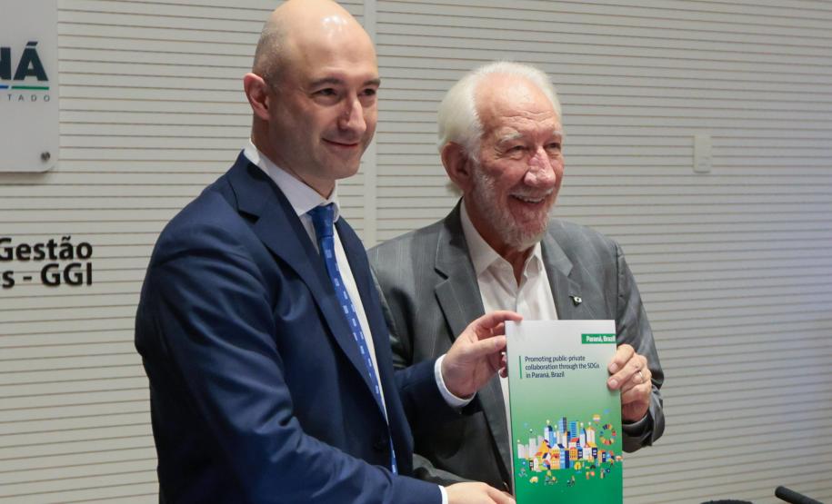 Foto de autoridades em evento