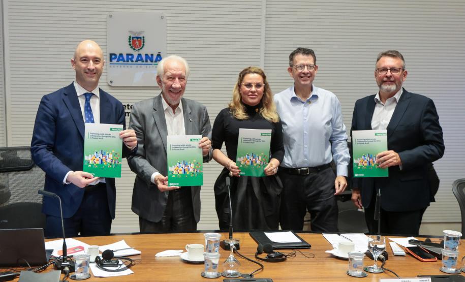 Foto de autoridades em evento