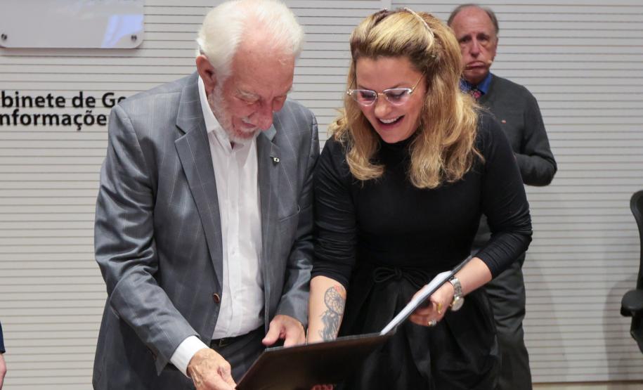 Foto de autoridades em evento