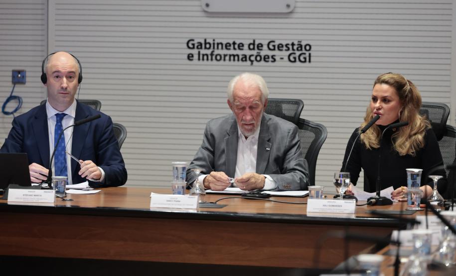 Foto de autoridades em evento