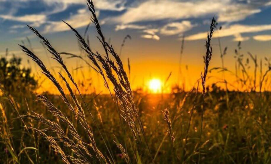 Foto de paisagem no pôr do sol