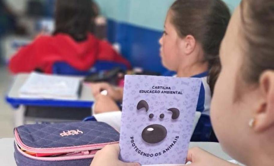 Foto de cartilha educativa do Castrapet