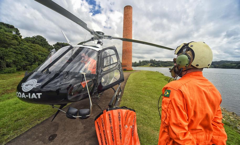 Foto de exercício de treinamento do IAT com helicóptero