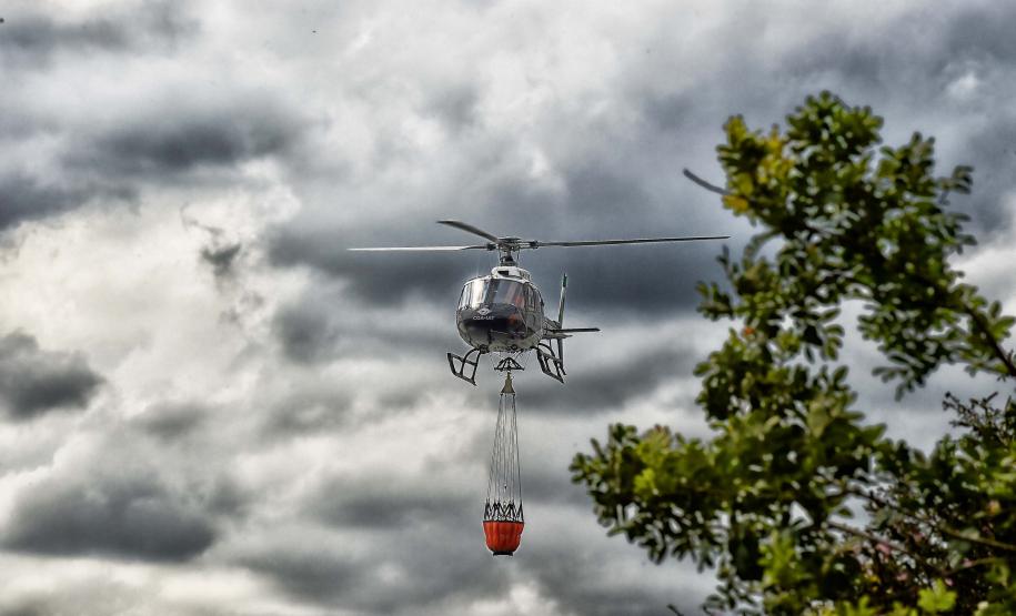 Foto de exercício de treinamento do IAT com helicóptero
