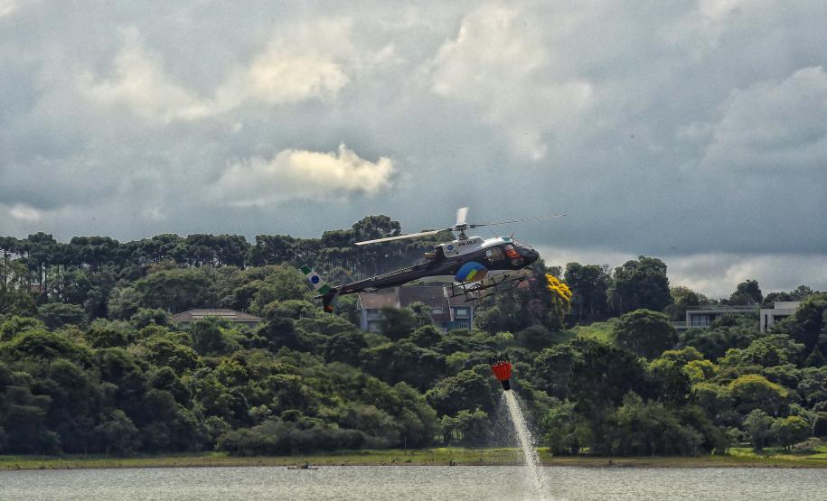 Foto de exercício de treinamento do IAT com helicóptero