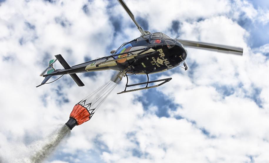 Foto de exercício de treinamento do IAT com helicóptero