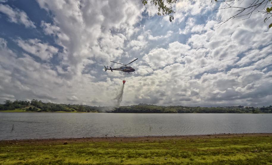 Foto de exercício de treinamento do IAT com helicóptero
