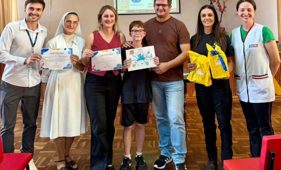 Foto de vencedora de concurso do IAT