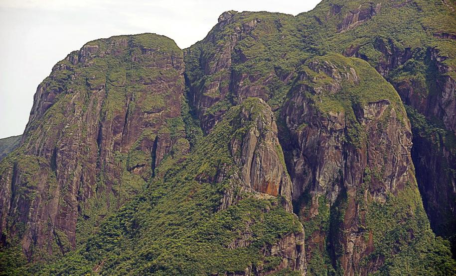 Foto de montanha do Paraná