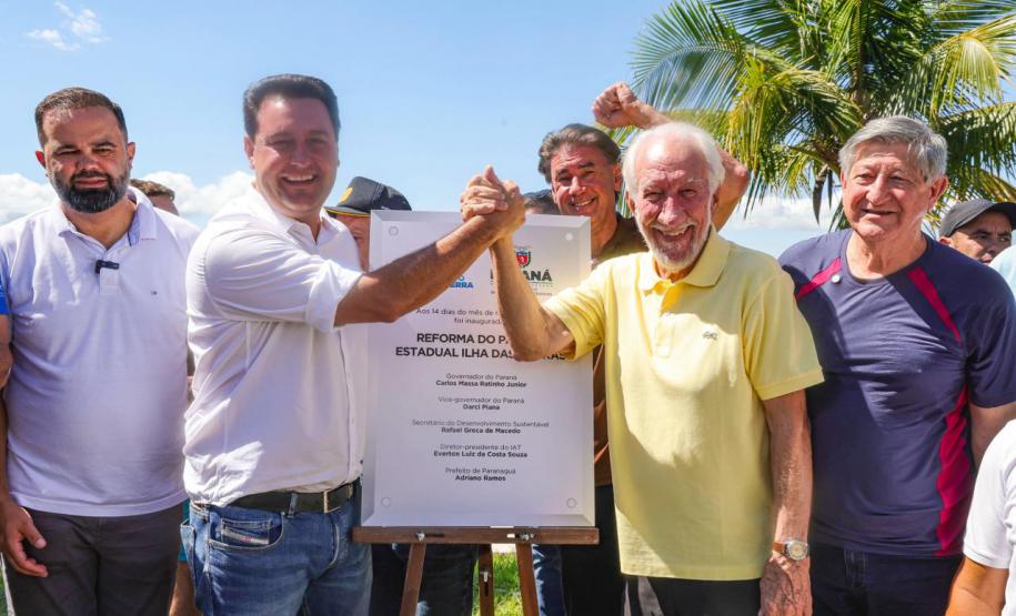 Foto de entrega da nova estrutura da Ilha das Cobras