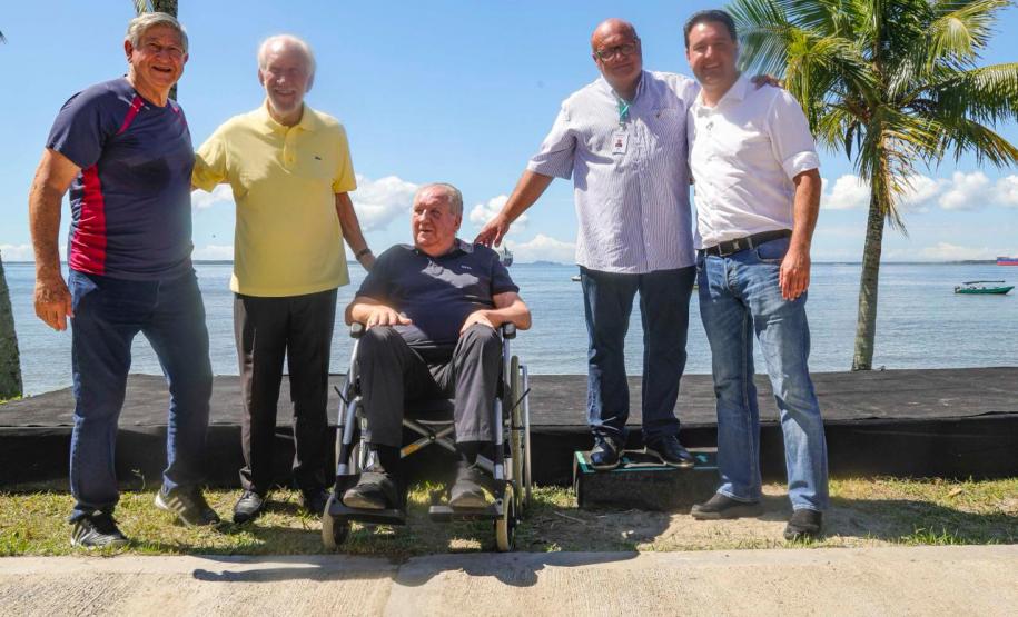 Foto de entrega da nova estrutura da Ilha das Cobras