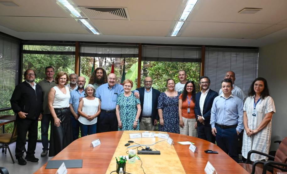 Foto de solenidade de assinatura de termo