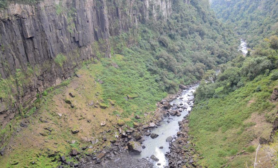 Foto de bacia hidrográfica paranaense