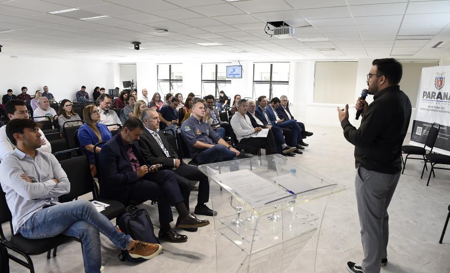 Foto de reunião do Fórum Circular