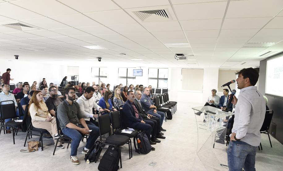 Foto de reunião do Fórum Circular