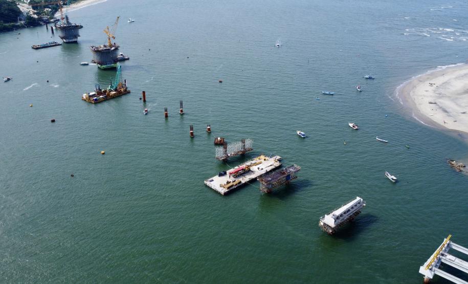 Foto de obras da Ponte de Guaratuba