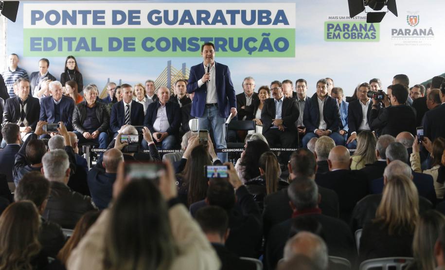 Foto de obras da Ponte de Guaratuba