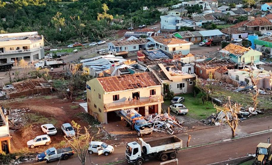 Foto de ação de resposta a desastres natural