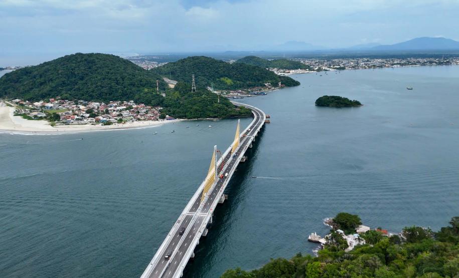 Foto de obras da Ponte de Guaratuba