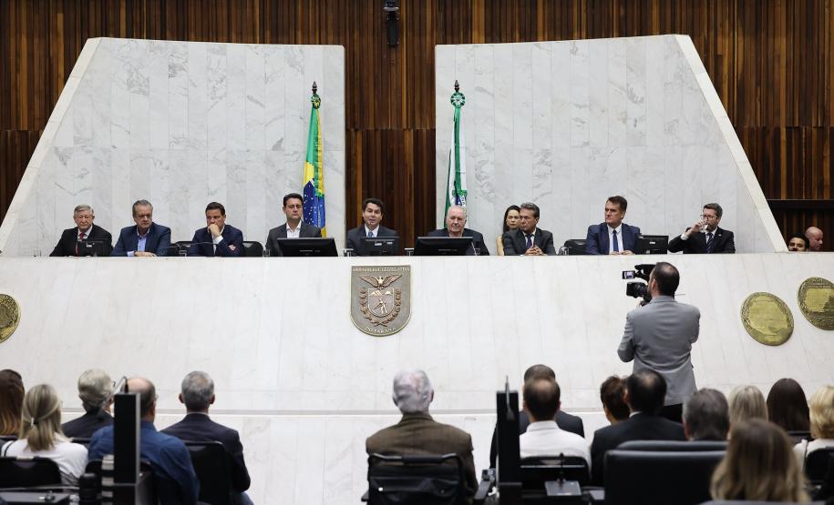 Foto de cerimônia com autoridades