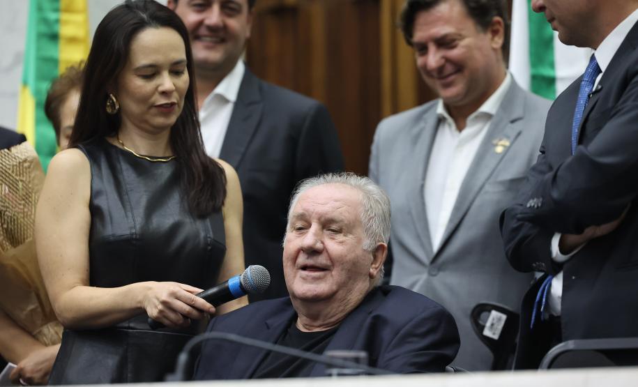Foto de cerimônia com autoridades