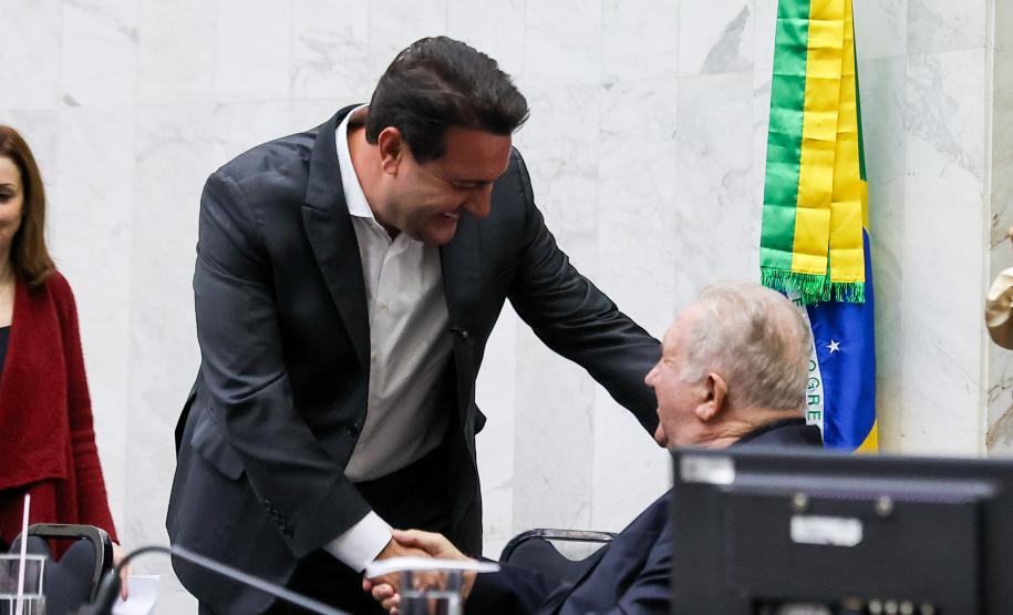 Foto de cerimônia com autoridades