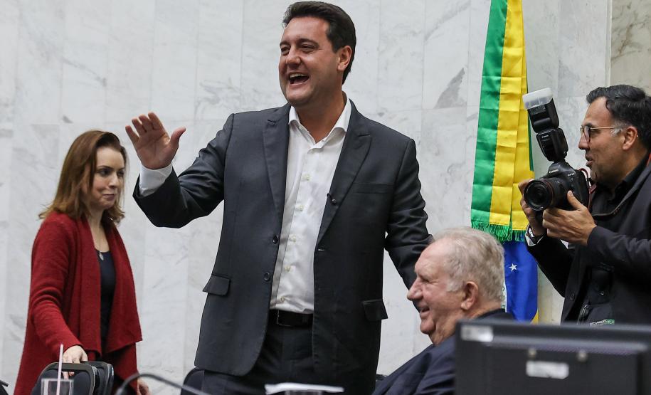 Foto de cerimônia com autoridades
