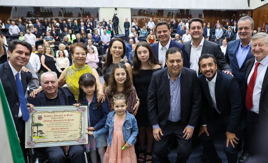 Foto de cerimônia com autoridades