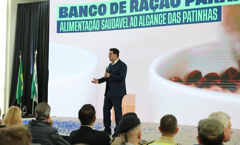Foto de solenidade com autoridades