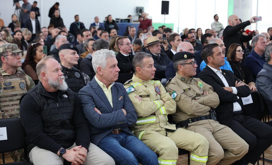 Foto de solenidade com autoridades