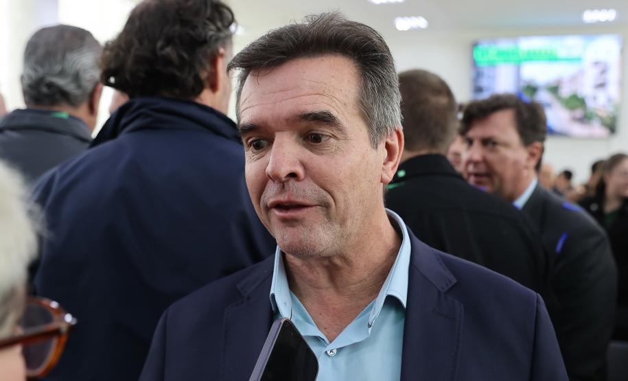 Foto de solenidade com autoridades
