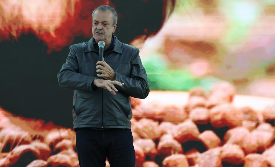 Foto de solenidade com autoridades