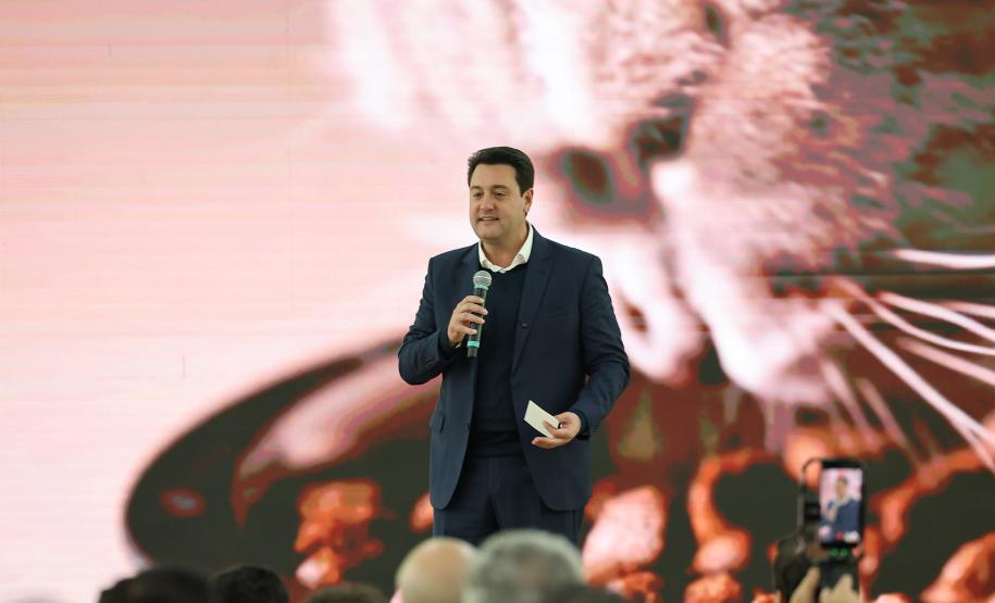 Foto de solenidade com autoridades