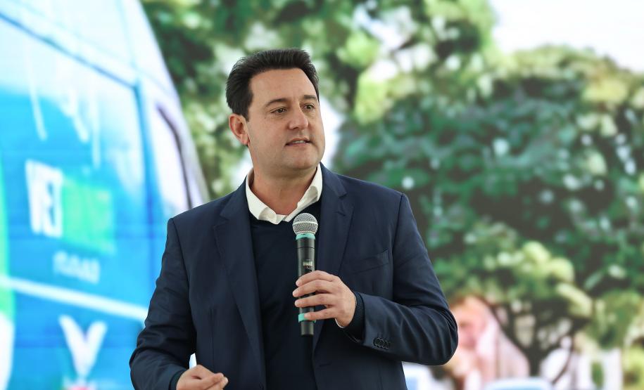 Foto de solenidade com autoridades