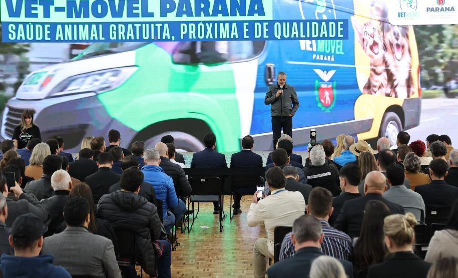 Foto de solenidade com autoridades